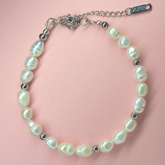 Manon - bracelet perles d'eau douce charms personnalisables