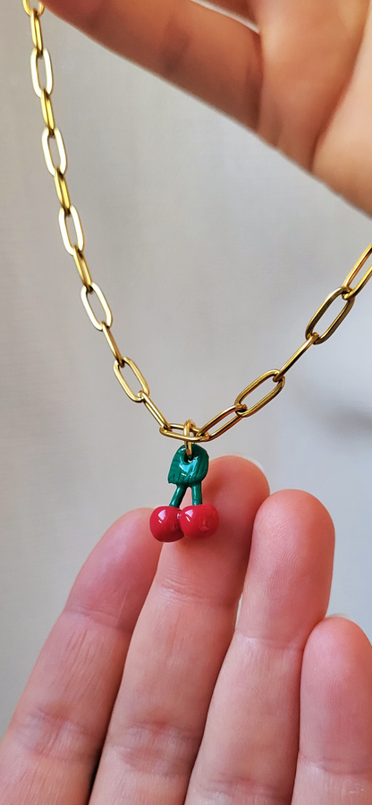 Collier cerise